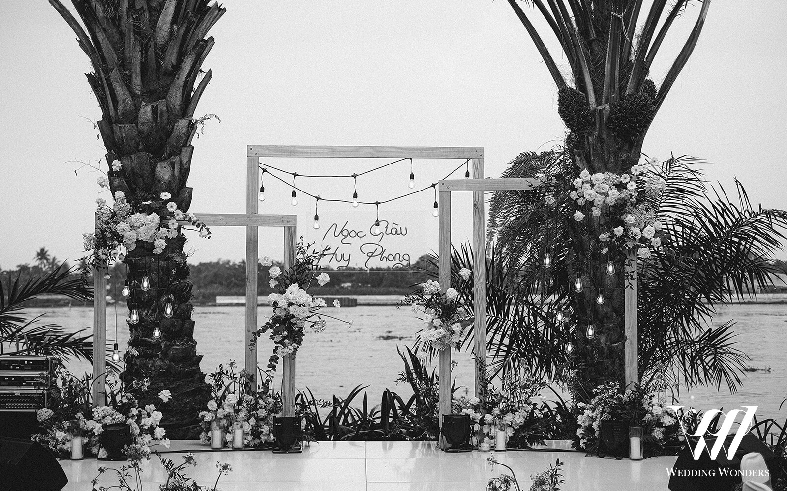 Sân khấu tiệc cưới Giàu-Phong-Wedding Wonders Việt Nam