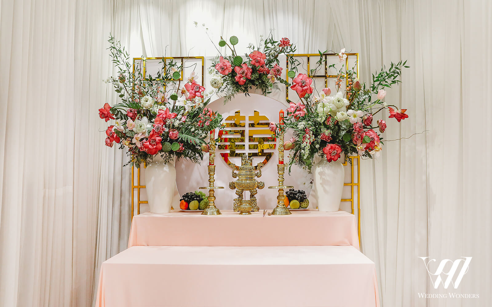 Trang-trí-gia-tiên-hoa-sen-Modern-Lotus-TRADITIONAL-CEREMONY-by-Wedding-Wonders-Việt-Nam