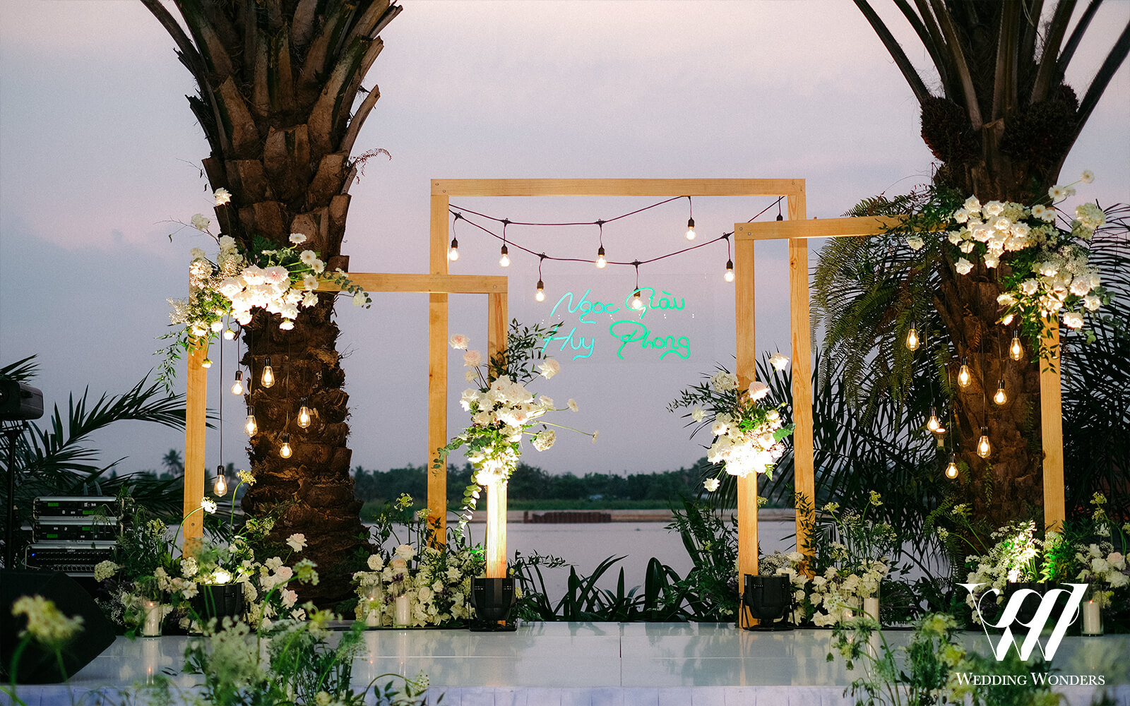 Read more about the article Tiệc cưới ngoài trời | Atrium Park