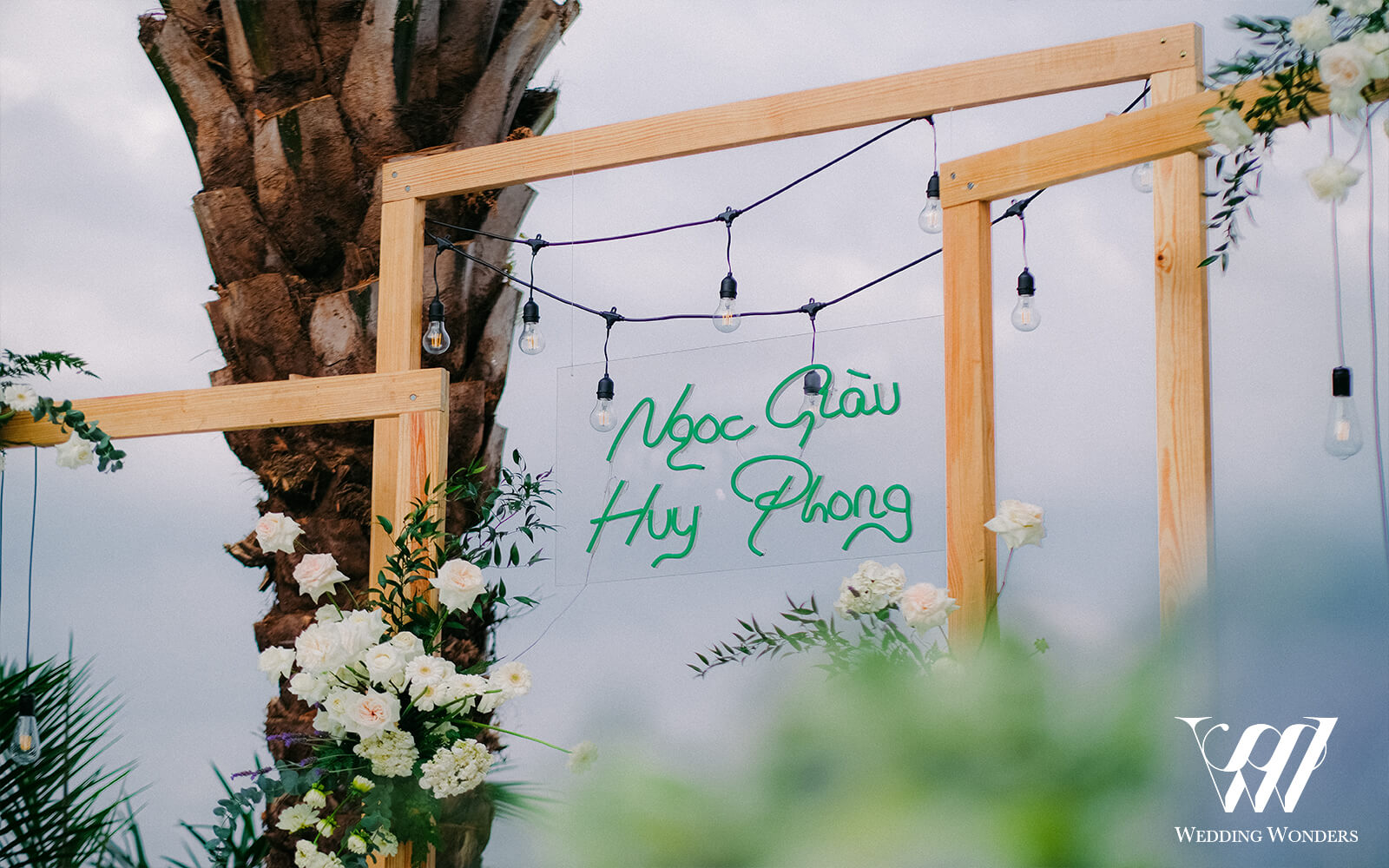 Sân khấu tiệc cưới Giàu-Phong-Wedding Wonders Việt Nam