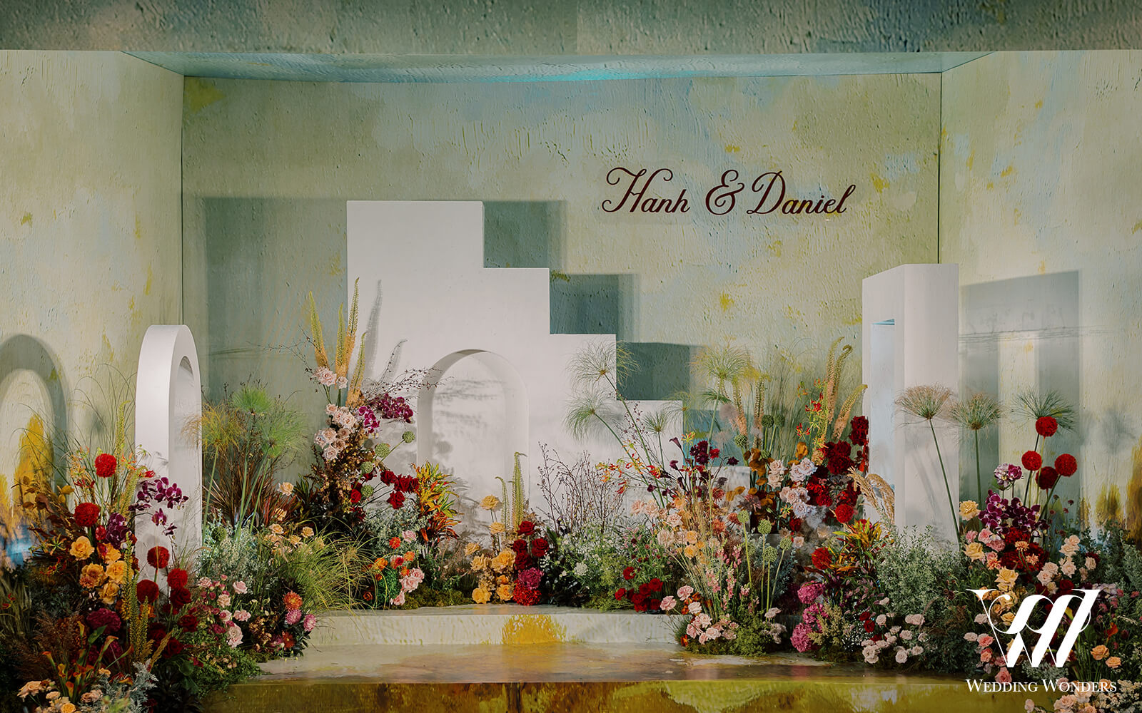 Backdrop-tiệc-cưới-Hanh & Dienel-gem-center-Decor-by-Wedding-Wonders-Viet-Nam