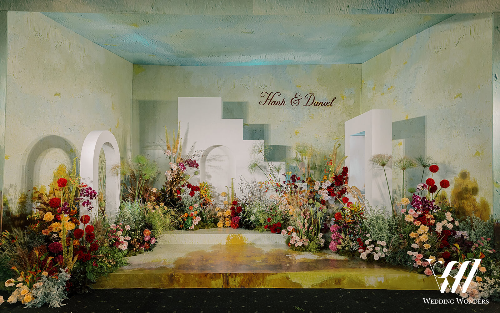 Backdrop-tiệc-cưới-Hanh & Dienel-gem-center-Decor-by-Wedding-Wonders-Viet-Nam