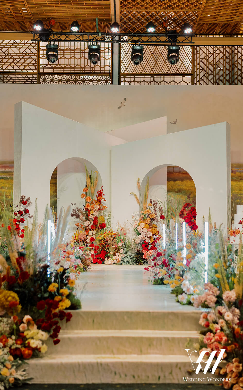 Lối-đi-tiệc-cưới-Hanh & Dienel-gem-center-Decor-by-Wedding-Wonders-Viet-Nam