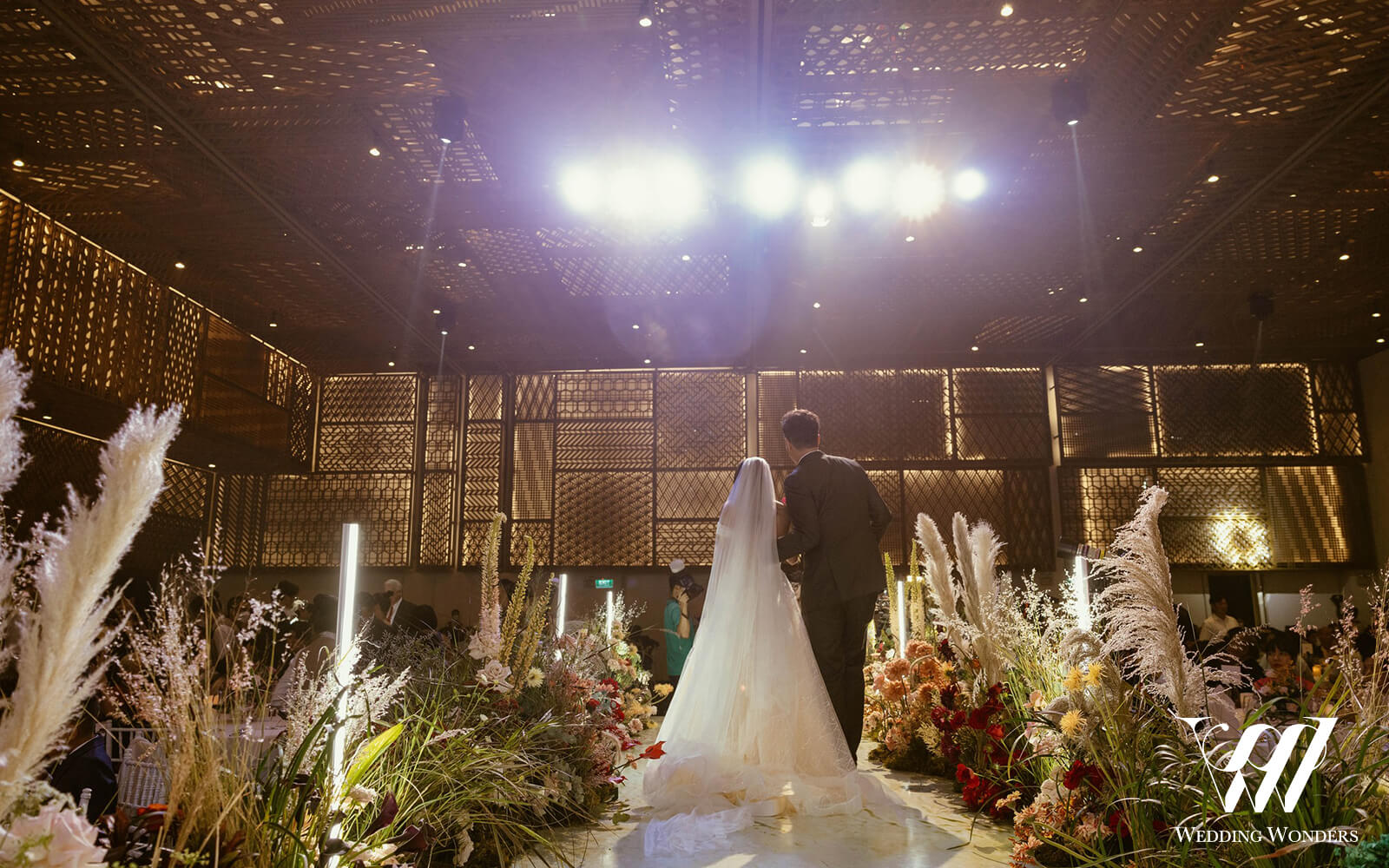Moments-tiệc-cưới-Hanh & Dienel-gem-center-Decor-by-Wedding-Wonders-Viet-Nam