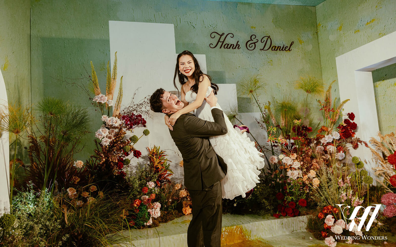 Moments-tiệc-cưới-Hanh & Dienel-gem-center-Decor-by-Wedding-Wonders-Viet-Nam