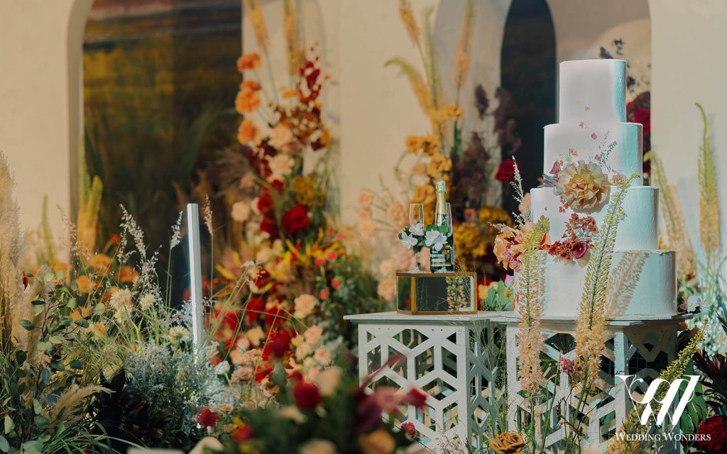trang-tri-bánh-kem-tiệc-cưới-Hanh & Dienel-gem-center-Decor-by-Wedding-Wonders-Viet-Nam-1