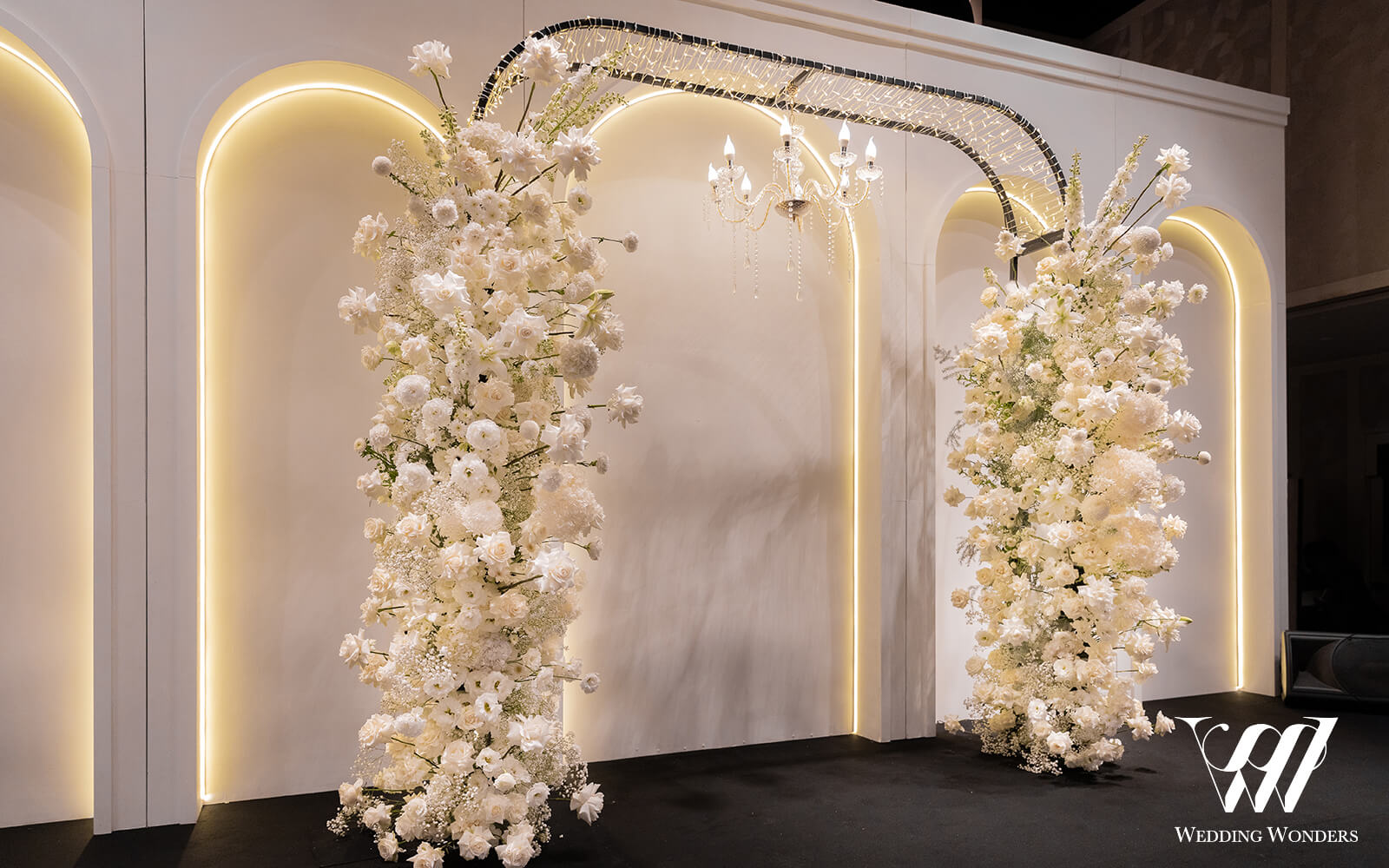 Sân khấu tiệc cưới Ji & Lee tại Sofitel by Wedding Wonders Việt Nam